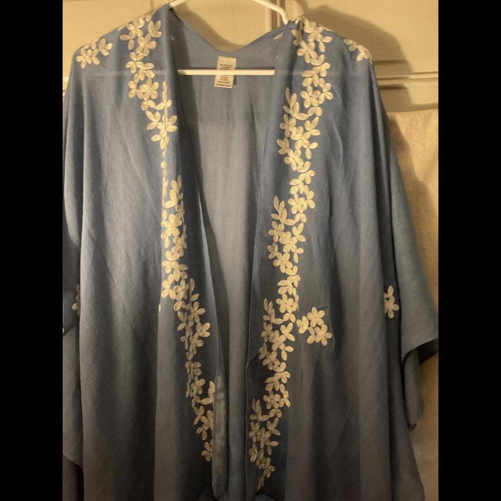 Boutique Blue Kimono with White Floral Embroidery One Size - Picture 4 of 8